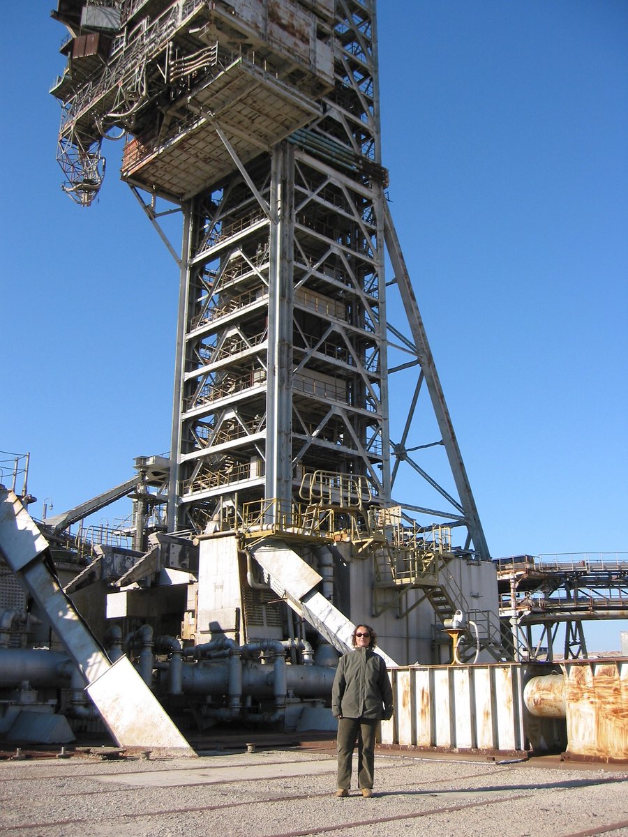RevesdEspace's tweet photo. Anniversaire du premier vol de #Bourane.

J'ai eu la chance voir de très près le pas de tir en 2006. C'est gigantesque ! Dommage que le programme n'ait pas continué https://t.co/85H5YqKMFk