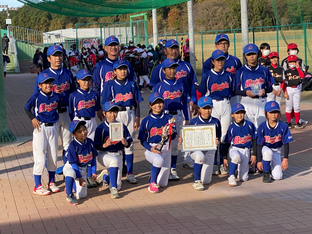 FriendsMksi's tweet photo. 東北小学生女子野球大会第三位！！

11/14 15に行われた東北大会にて、第三位の立派な成績！！
２連覇とはいきませんでしたが、半分が低学年での第三位は頑張ったと思います😊
キャプテンの選手宣誓も立派でした！！お疲れ様😊
#女子野球 #岩手女子野球 #学童野球 #盛岡女子 #盛岡 #第三位 https://t.co/WfYFbhBzRV