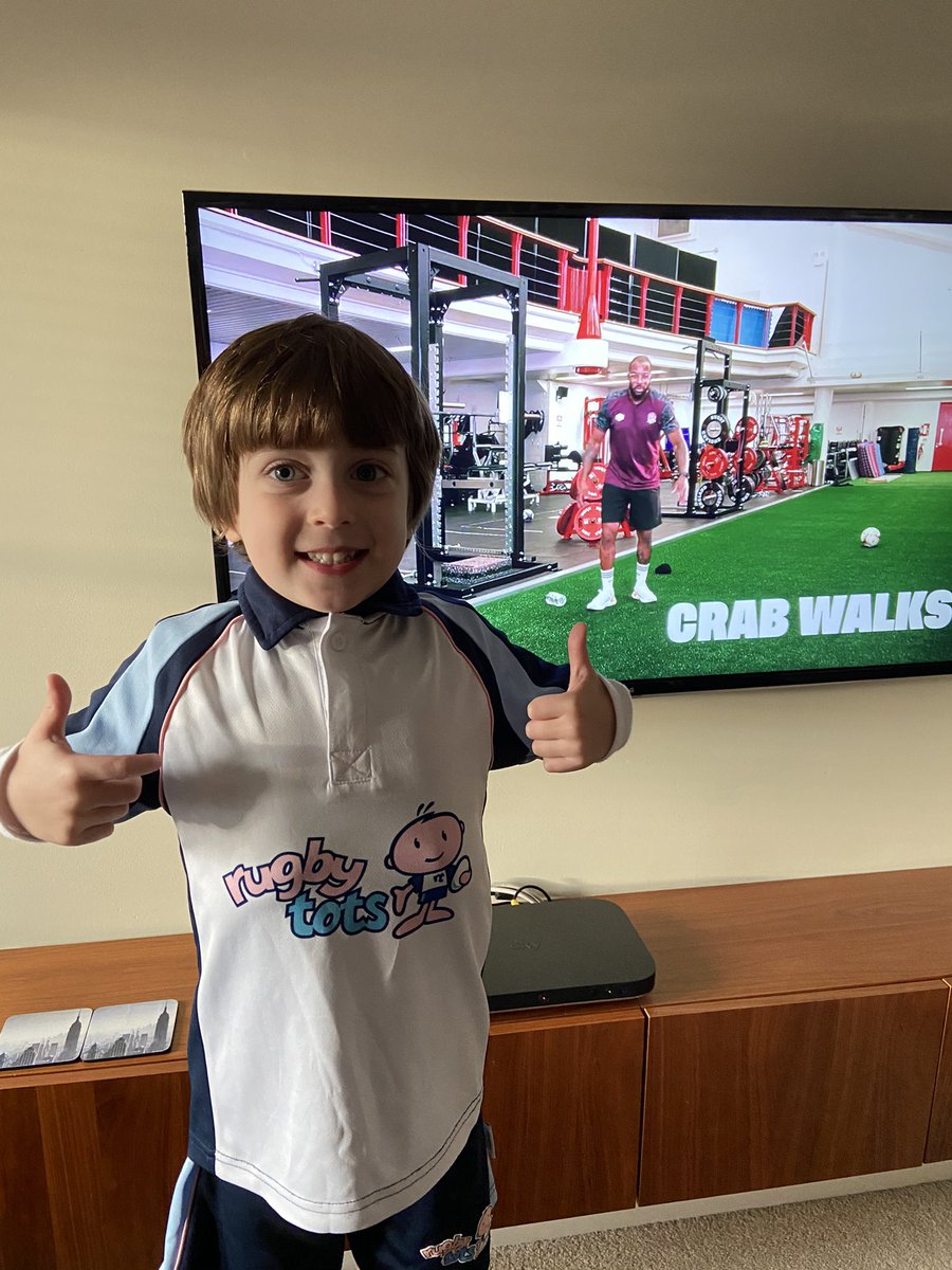joj2703's tweet photo. Henry joining in with @ugomonye @EnglandRugby #GetYourShirtOn #rugbytots #crabwalks #Rugby https://t.co/pFLQl7Rg4t