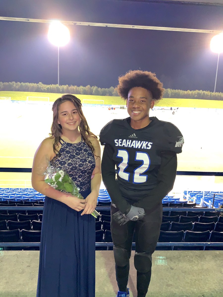 JennRapier's tweet photo. Brynn as a freshman representative on homecoming court. 💚💙 https://t.co/WaiCjn3LDq