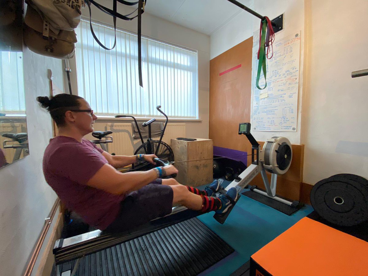 LeaWR22's tweet photo. 🚣🏻‍♀️ 🚣🏻‍♀️ 🚣🏻‍♀️ 
Another day, another partner workout!

“You go, I go” style

3rds each
12 back squats 35kg/77lbs
1000m Row
(28:19)

If anyone finds me legs, please return ASAP!

#fortnightfit #mymatewastoofast #notenoughrest #functionalfitness #linchpin https://t.co/2RU06a27bB