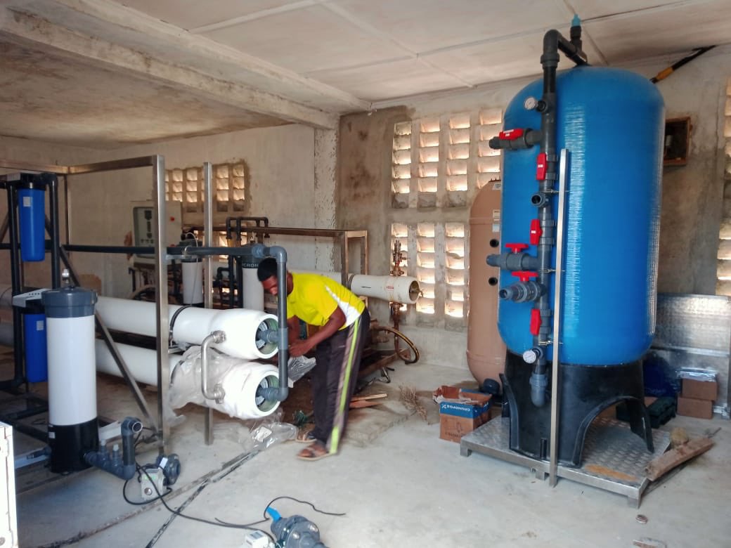 lamu_county's tweet photo. Arrival and installation of Kizingitini desalination plant. https://t.co/SrzYhAJTvv