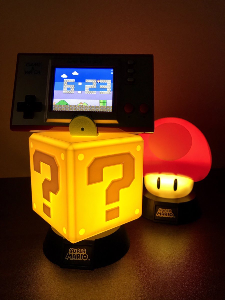 ゲバカ スーパーマリオ キャラクターライト ハテナブロックとスーパーキノコを購入 単四電池を2本入れて点灯するといい感じ 今回のラインナップに無かったスターも欲しい マリオ