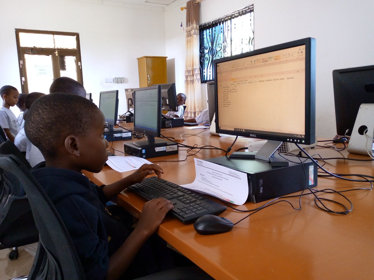 tehama_academy's tweet photo. Wataalamu wanatengenezwa hapa!
#ExcellingeExcel #BuildingExperts #BrightFuture @Office365 @Office @MSAUedu https://t.co/OTZGvJkHbT