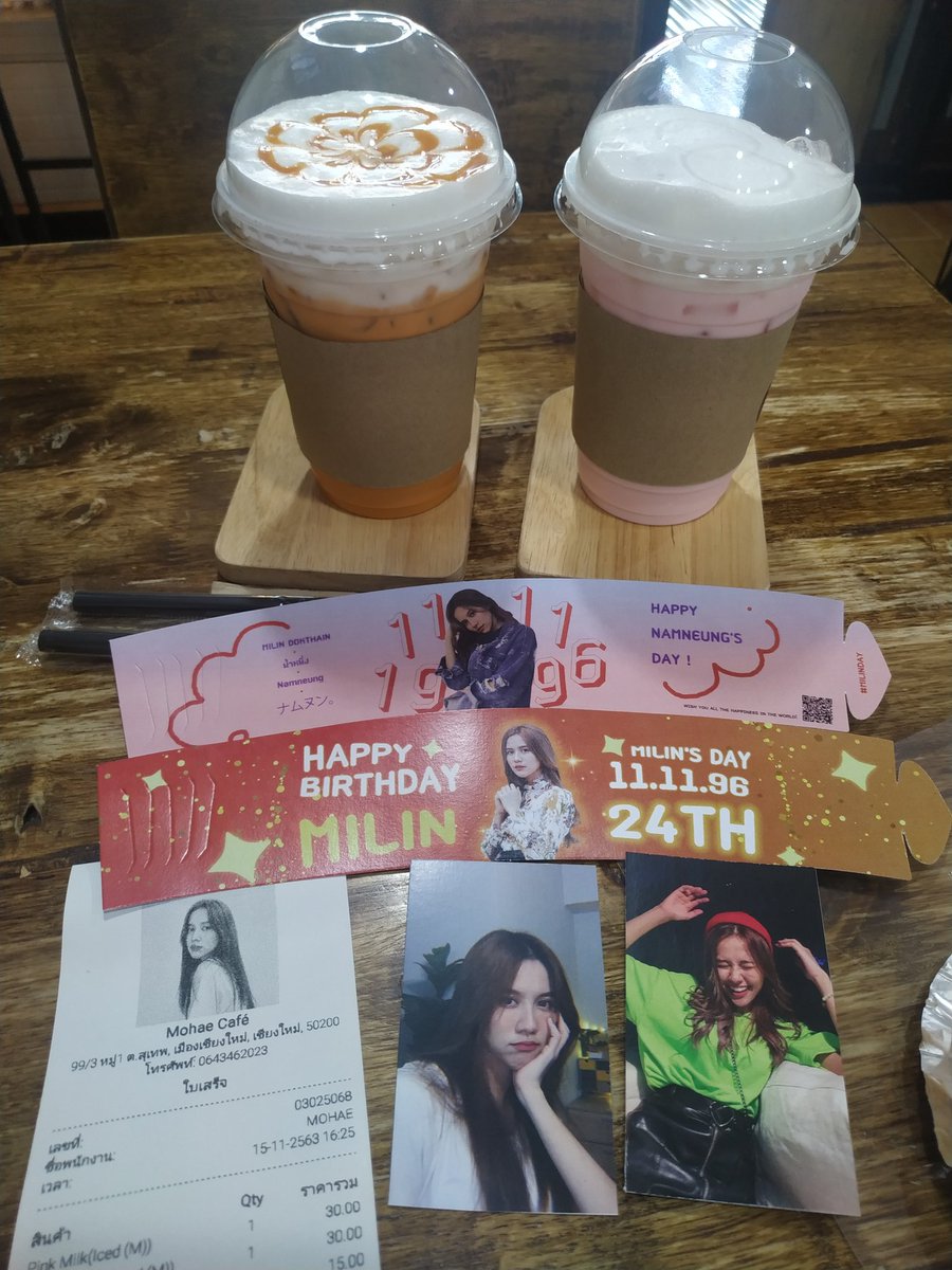 jome_pr's tweet photo. ต้องขอบคุณพี่แอคนึงมากๆ(ไม่กล้าแท็กเขาแต่ขอบคุณจริงๆนะครับ) เรานึกว่าปีนี้จะอดไปตามล่าโปรเจควันเกิดซะแล้ว เลยจัดมา2แก้วเลยค้าบ พนักงานน่ารักจริงๆ คือเราเอ๋อมากตอนมาถึง555 เราไม่รู้หรือสงสัยอะไรพี่เขาก็จะบอก ประทับจายยฮะ💞
#Happy24thMilinday
#24withmilin
#NamneungBNK48 https://t.co/BazvChmd8P