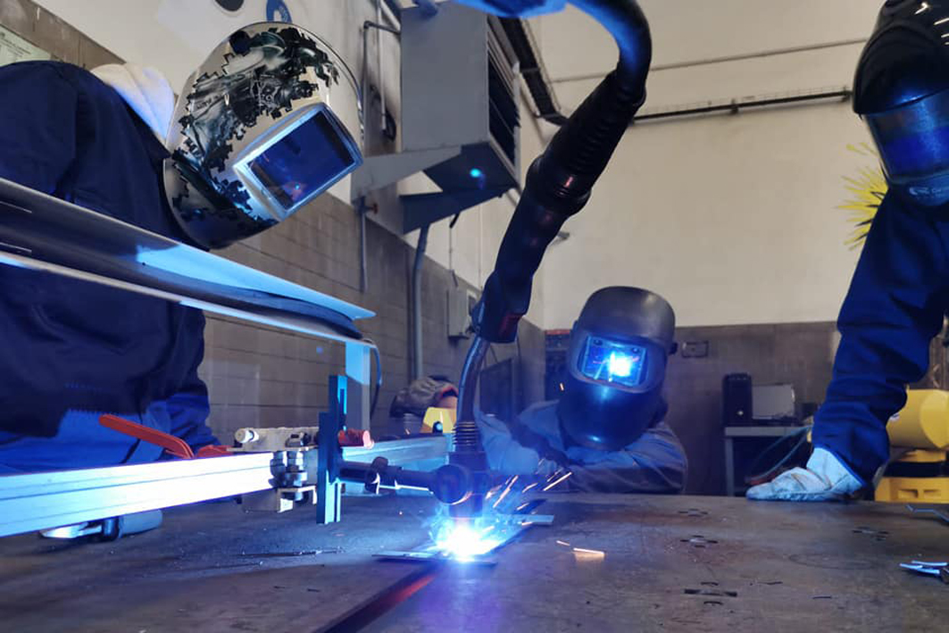 .<a href="/GrupoAspasia/">Grupo Aspasia</a> y <a href="/alfa_formacion/">Alfa Formación</a> adquieren el <a href="/fplarobla/">CIFP Virgen del Buen Suceso</a> bit.ly/3pA8u1Y <a href="/LorenzoAlonso3/">Lorenzo Alonso</a> <a href="/EFCyL/">Empresa Familiar CyL</a> <a href="/eduestevezg/">Eduardo Estevez Gudino</a> #empresas