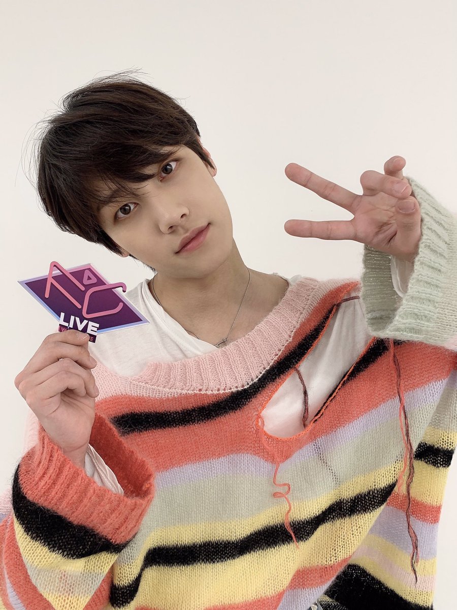 FCLIVE_official's tweet photo. 🍁#IZ 2020 Daily Live🍁

➰📸セルカ到着📮

#HYUNJUN

#JUNYOUNG

@official__IZ @official__iz_JP #아이즈 #アイズ #JIHOO #WOOSU #현준 #지후 #우수 #준영 #ヒョンジュン #ジフ #ウス #ジュンヨン #BANDIZ #밴드아이즈 #ILUV
#FCLIVE #オンラインライブ #KPOP https://t.co/UB9Z8Fvb3p