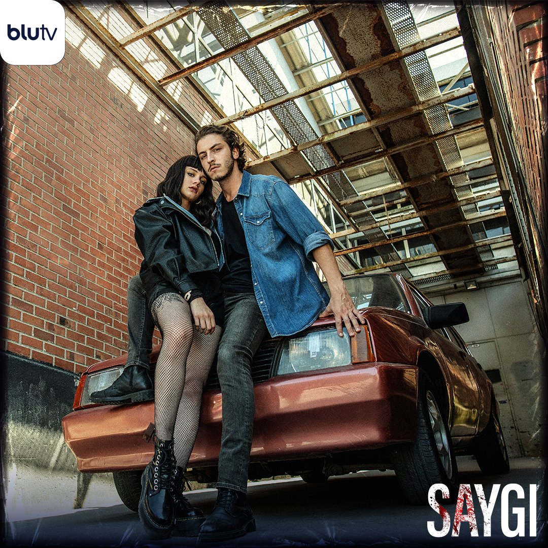 HBOMaxTR's tweet photo. İkisi de seçtikleri yolda birbiriyle yürümek istiyor. Peki aşkları aynı yolu seçmelerini sağlayacak mı? #SAYGI Bir Ercüment Çözer Dizisi yeni bölümüyle salı 12.00’de sadece BluTV’de. #BirazSaygı https://t.co/LwoiEbSvn8
