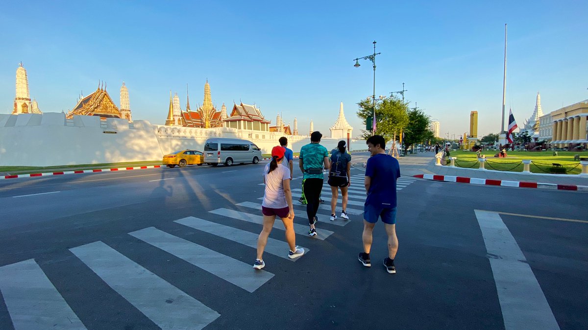 Zatawat's tweet photo. #RunTogetherRunFurther #goodvibes around #Bangkok thru runnerβs-eye view
#RunningDiary #cityrun
#RunnersEyeView π https://t.co/1DDNaGp9Iw
