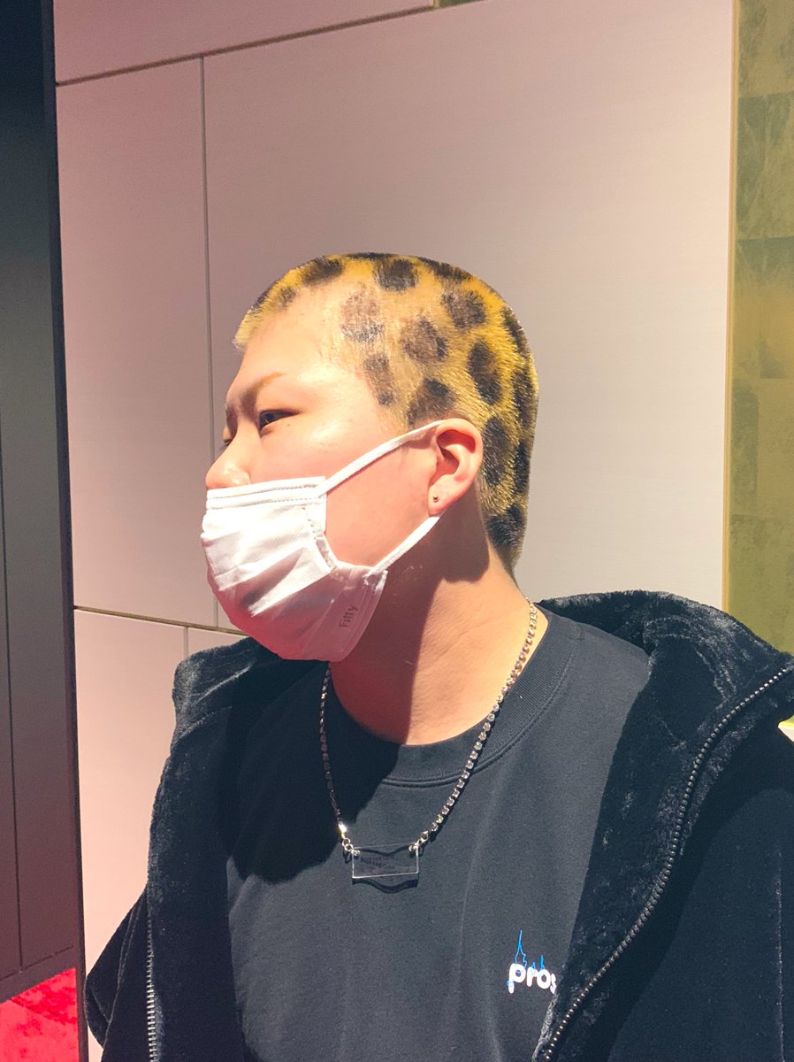 もんスタロー 髪がアニマル柄 愚民 ぽんじゃら Ponjara の最先端のヘアカラーがかっこ良すぎる マネする人が増えそうなクールな肉食動物柄は 愚民の新しいトレンドになるかも 豹柄 レオパード 愚民 ぽんじゃら ぐみてゃん バンもん