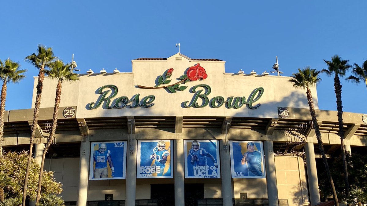 WoodenFund's tweet photo. There is something special about playing at the @RoseBowlStadium on Sunday! 💪🐻
#GoBruins | #BeatCal https://t.co/8S5LhrK7oC