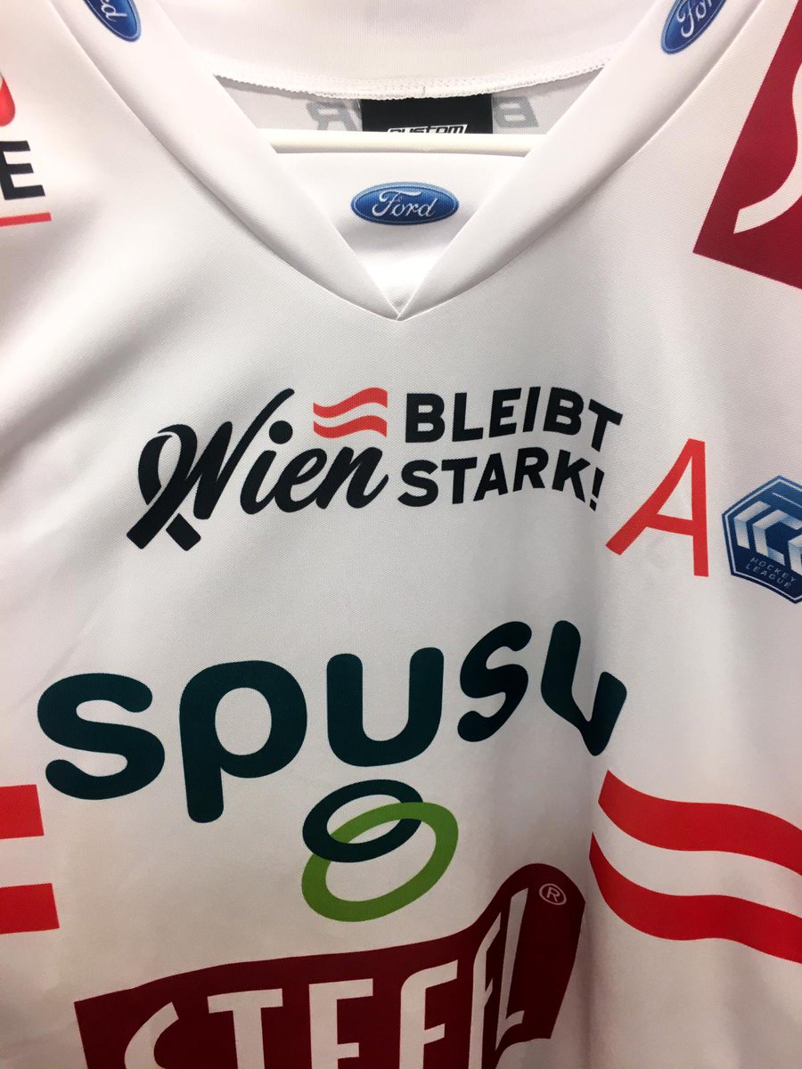Die "Wien 🇦🇹 BLEIBT STARK"-Jerseys, designed by <a href="/wizardofvause/">Taylor Vause</a>, hängen bereit! 🆒 Der #Caps-Livestream vom Heimspiel gegen die <a href="/DECBulldogs/">Dornbirn Bulldogs</a> startet um 17:10 Uhr. 📡 Sichere Dir Dein Stream-Ticket! 👇
🖥 STREAM: vienna-capitals.at/livestream

#VICDEC | #CapitalsCity | #EineStadtEinTeam