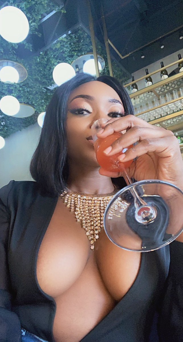 milli_cent_'s tweet photo. Siping mimosa and minding my business 🍹 https://t.co/8WGwD7APkm