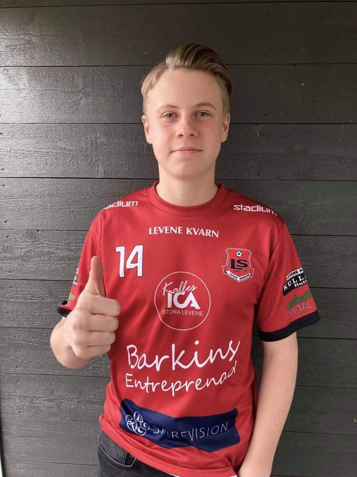 LSIFherr's tweet photo. Del 2
2021 kan också verka ovisst men 4 saker vi alla kan glädjas åt idag och som vi vet med säkerhet är att dessa spelare idag har skrivit under för att spela i LSIF! 

Vi hälsar er varmt välkomna tillbaka, Rickard Fritsch, Filip Dahlgren, Alfred Wejshag &amp; Viktor Floberg! 👏🏼❤️ https://t.co/9juzvRjkaT