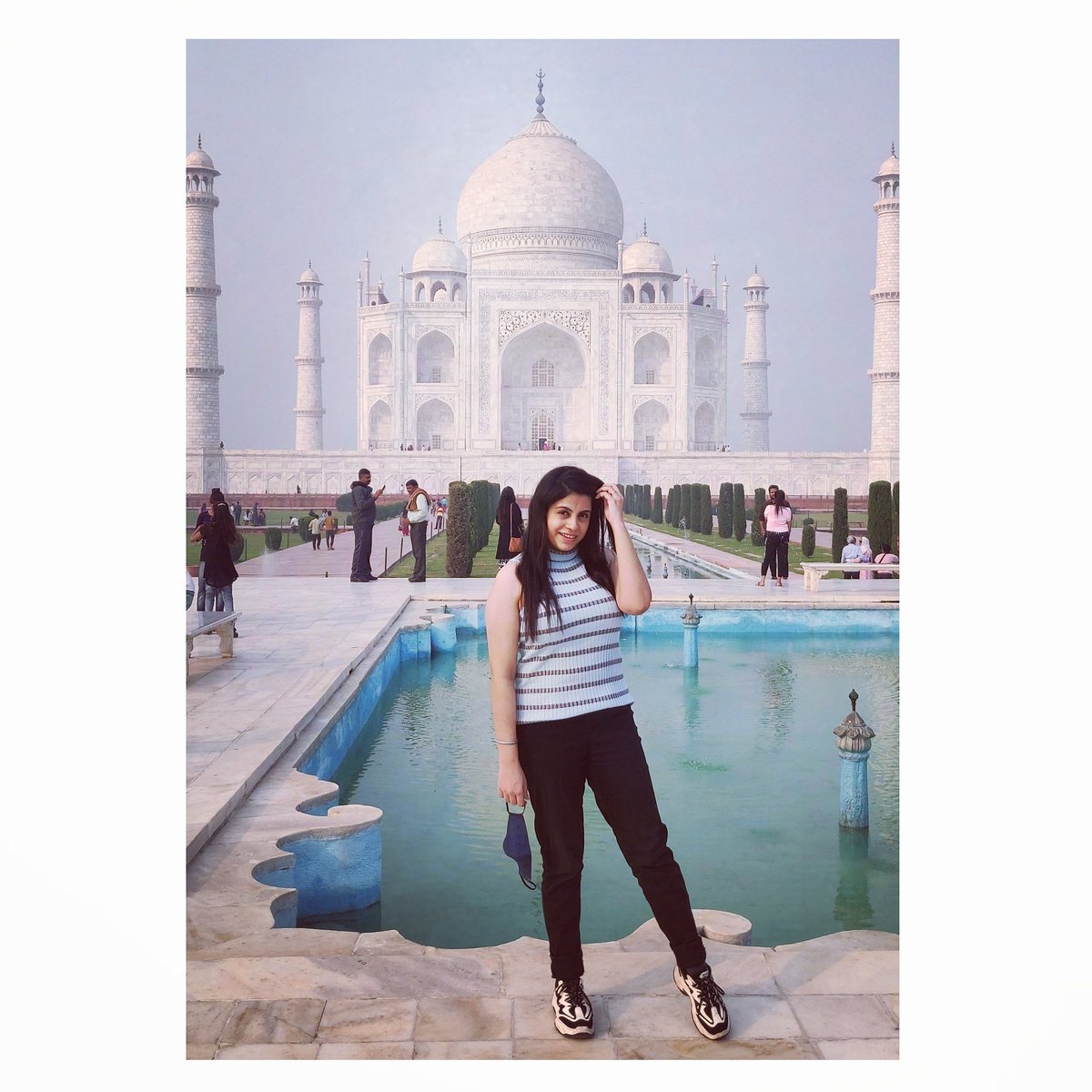 thisisstudiops's tweet photo. पीछे खड़े लोगों को Tag करने में मदद करे,
इस Photo को Please Viral कर दे 😜🙈
#StudioPS #Agra #TajMahal #white #Black #following #exploremore #incredibleindia #binod #lol #sorry #love #okbye #PS https://t.co/ofYeQa7Y7i