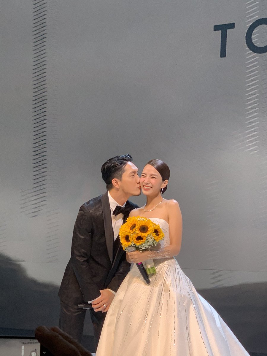 PuimekSter's tweet photo. พี่เตยพี่ปั๊ปเป็นคู่ที่น่ารักมากๆ ติดตามพี่ทั้งสองคนมานานจนวันนี้ได้เห็นเค้าตัดสินใจจับมือเดินกันไป มันมีความสุขไปด้วยแบบบอกไม่ถูก ☺️ งานก็น่ารักอบอุ่น ยิ้มตามตลอดเลย 🤍 (เป็นงานแต่ง��ี่เพลงเพราะที่สุด เพราะเจ้าของเพลงมาร้องเองทุกคน 555555)
#toeipupwedding https://t.co/HZGkX9hqfw