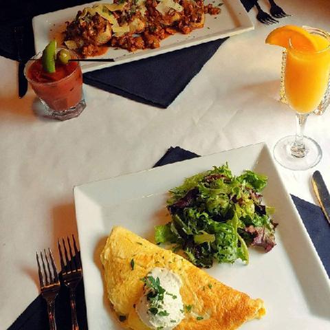 Looking for a brunch spot today? Look no further! We serve brunch every Sunday 11:00 am - 2:00 pm. And don't forget about our Sunday drink specials! #Brunch #Breakfast #Brunch #Sundaybrunch #Italianfood