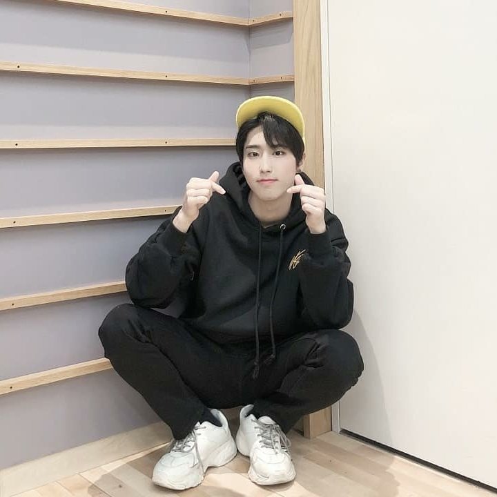 thestorykids's tweet photo. -tskfic gatau harus seneng atau sedih
@Stray_Kids https://t.co/Ee0ekXSfpw