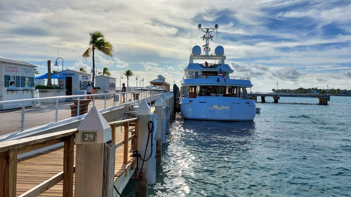 TravelSavvyMe's tweet photo. Dinner time on a private island πποΈ
β¨β¨β¨
Hora de cenar en una isla privada πποΈ
#travelsavvy #KeyWest #SunsetKey #SeguimeYTeSigo #tropicalvibes #Disfrutandovacaciones #Turismo #SundayFeels #DomingoDeGanarSeguidores #floridaexplore #islandlife #enjoylife #livetheadventure https://t.co/7235CMpOBu