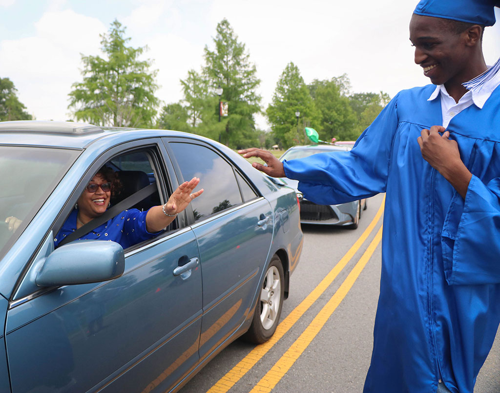 You can view the winning entries from <a href="/nationalJEA/">JEA</a> photo contests online at jeaphoto.smugmug.com. View Superior images such as these in Feature Photo by Abigail Weihe; Bryant High School (Arkansas), <a href="/lisa_stine/">Lisa Stine</a>, adviser) <a href="/bryanthshornets/">Bryant High School</a>