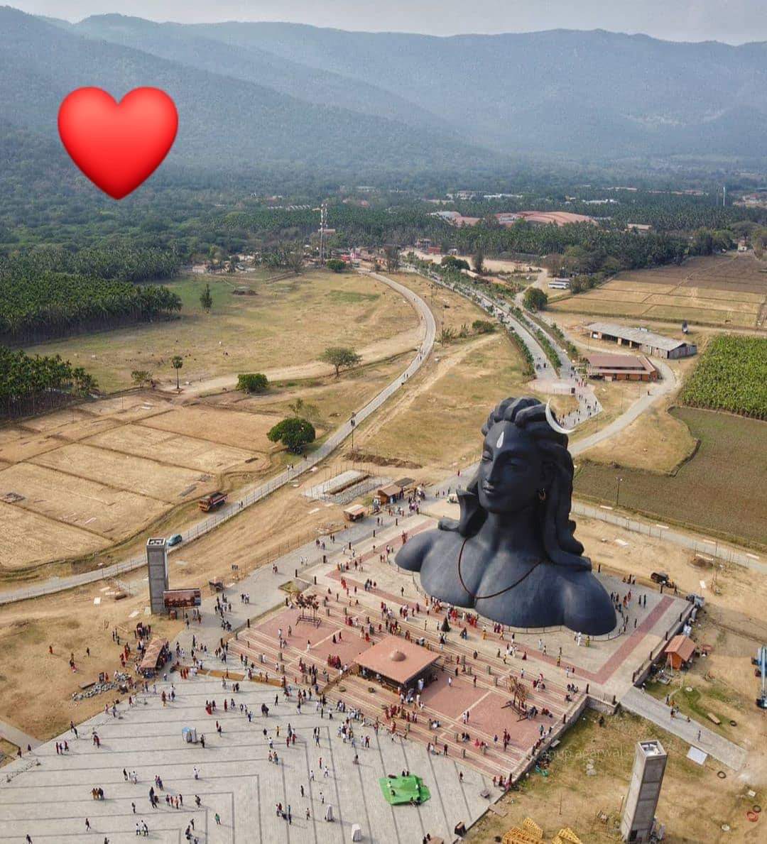 Coimbatoraan's tweet photo. ஊரு பூரா மரம் நடு நடுன்னான் ஜக்கி.. இதையைச் சுத்தி எத்தன மரம் இருக்குன்னு‌ பாருங்க.. ப்ராடு நாய் https://t.co/KsW9gDa02e