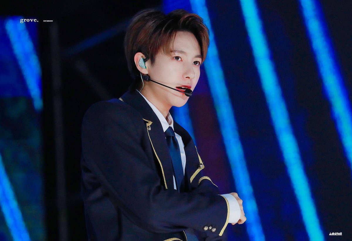 🌈hourly renjun 🏡 tweet media
