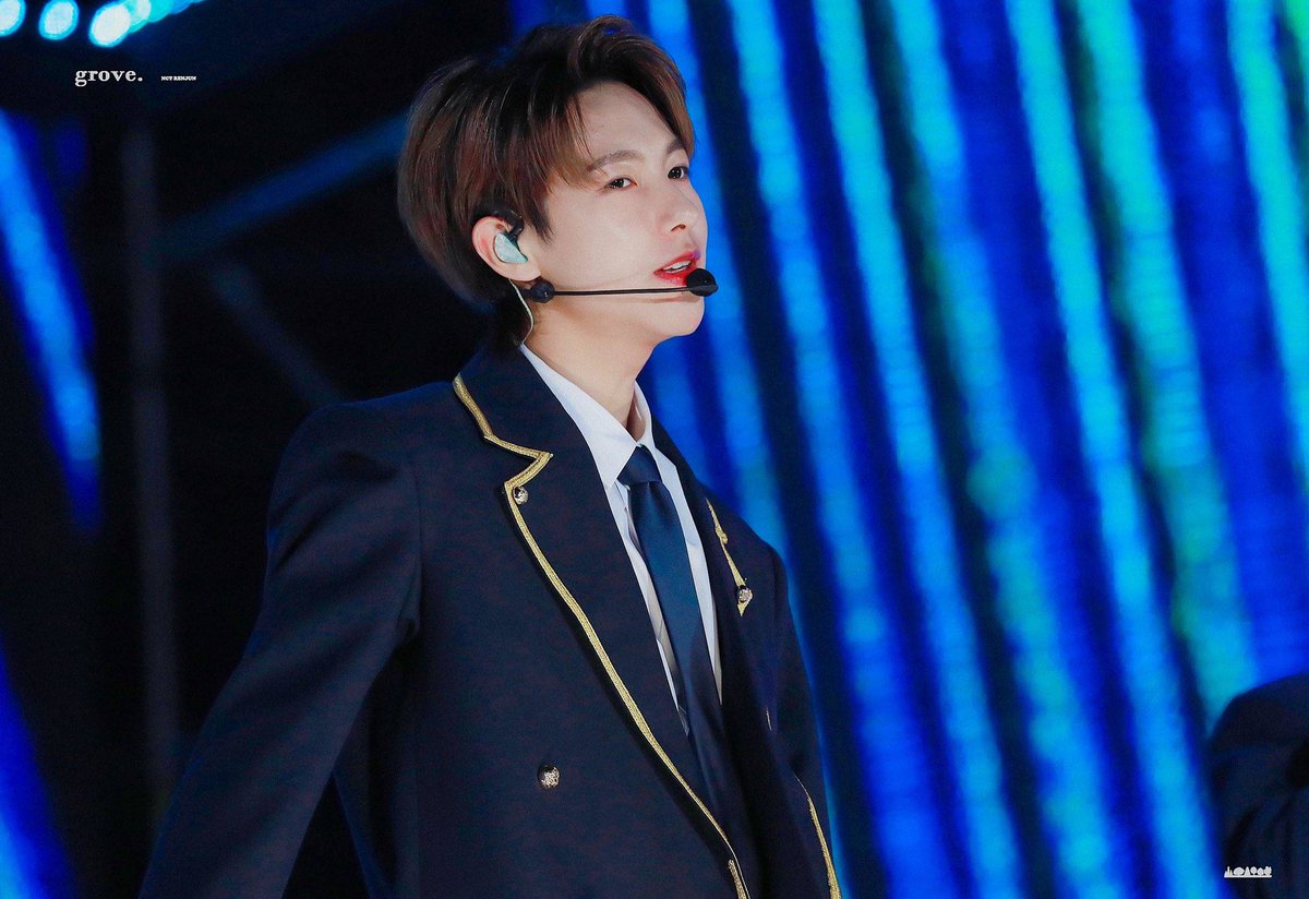 🌈hourly renjun 🏡 tweet media