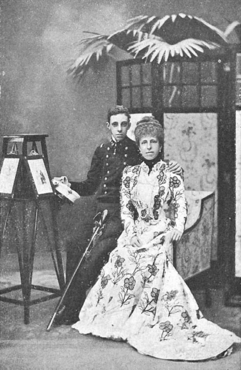 Alfonso XIII es una figura controvertida y con múltiples capas. También tiene una evolución grandísima a lo largo de su reinado. Para comenzar, cuando se sentó en el trono, estaba en la corriente mayoritaria del pensamiento español, el Regeneracionismo.