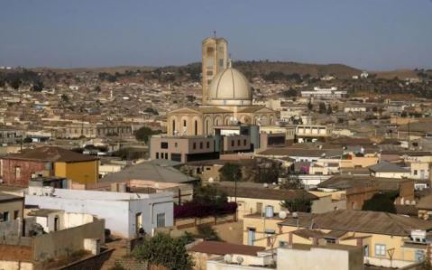RadioErena's tweet photo. Updates, #Eritrea,
Life in #Asmara is back to normal after z missile attack.
Bordering villages, r worried z war could spill over inside.
Ppl r complaining, extended lockdown (8 month) due to #COVID is adding to their daily hardships. Public transport is not yet in service. https://t.co/uNnHI1eipM