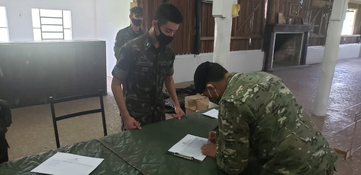 CmdoCMS's tweet photo. Uruguaiana/RS. 22° Grupo de Artilharia de Campanha Autopropulsado recepciona tropas do Exército Argentino que participam da Operação ARANDU, Exercício Militar Binacional, com a presença da @ReceitaFederal , @policiafederal , @PRF191RS , @infraero e @fab_oficial
@exercitooficial https://t.co/1ANjOcNXiA
