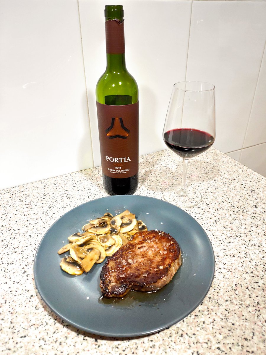 vinosdebolsillo's tweet photo. Solomillo de @TerneradeEx y champiñones a la plancha maridando con un Portia tinto roble de 2018, magnífico! @BodegasPortia @DORibera 
#vinotinto #catadevinos #maridaje #aprenderdevinos #winelovers https://t.co/7WYsxF8Re2