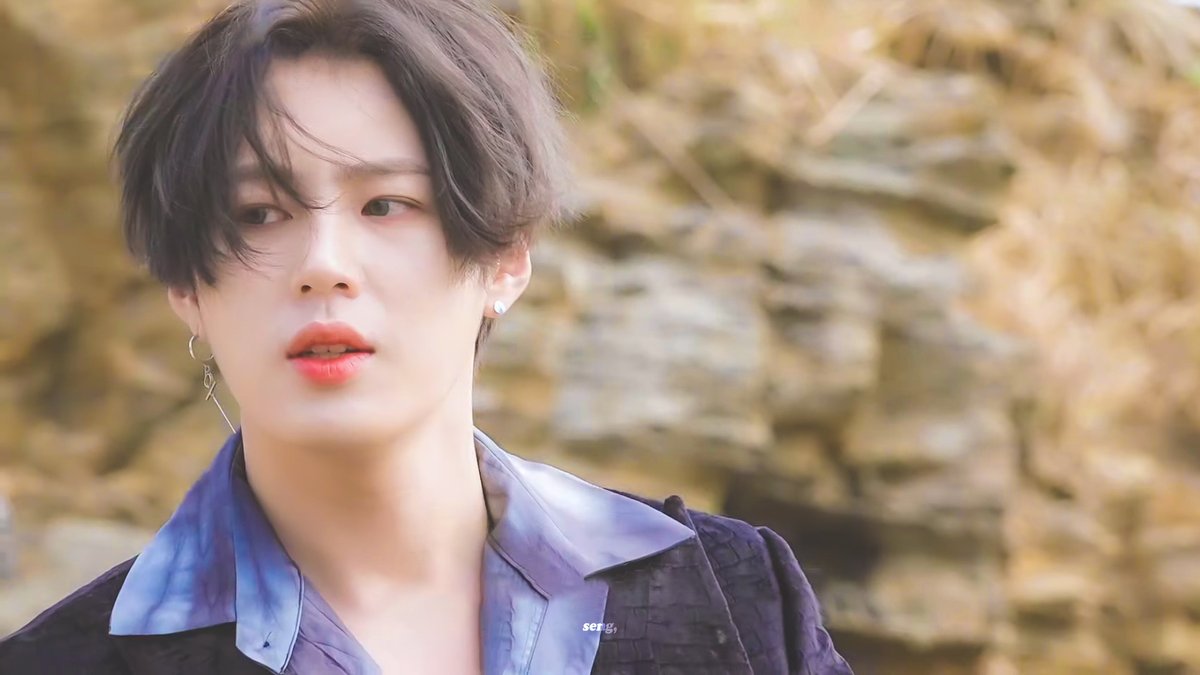 always_SENG's tweet photo. 💛💙🖤

#하성운 #HASUNGWOON @gooreumseng https://t.co/FMmjlhQDNr