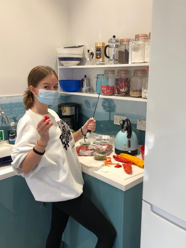 Preparing a healthy lunch for the house in bubbles🥙🥒