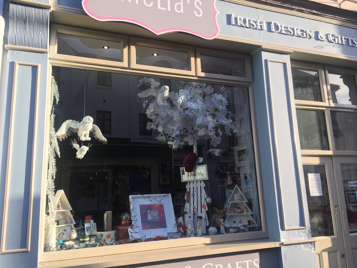 Local businesses with doors closed but putting that effort into their shop front  windows for #Christmas2020 , kudos @mourneantiques #Amelias #letterkenny #Donegal