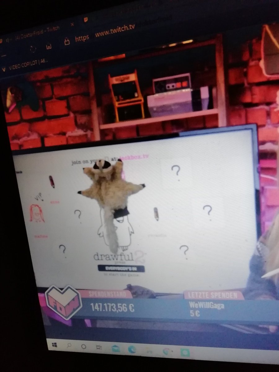 _Larissa253's tweet photo. Das ist die beste Code abdeckung die ich bis jetzt gesehen habe 😂 #LFDW7 https://t.co/lsIVXBmATP