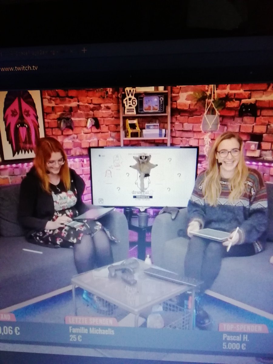 _Larissa253's tweet photo. Das ist die beste Code abdeckung die ich bis jetzt gesehen habe 😂 #LFDW7 https://t.co/lsIVXBmATP