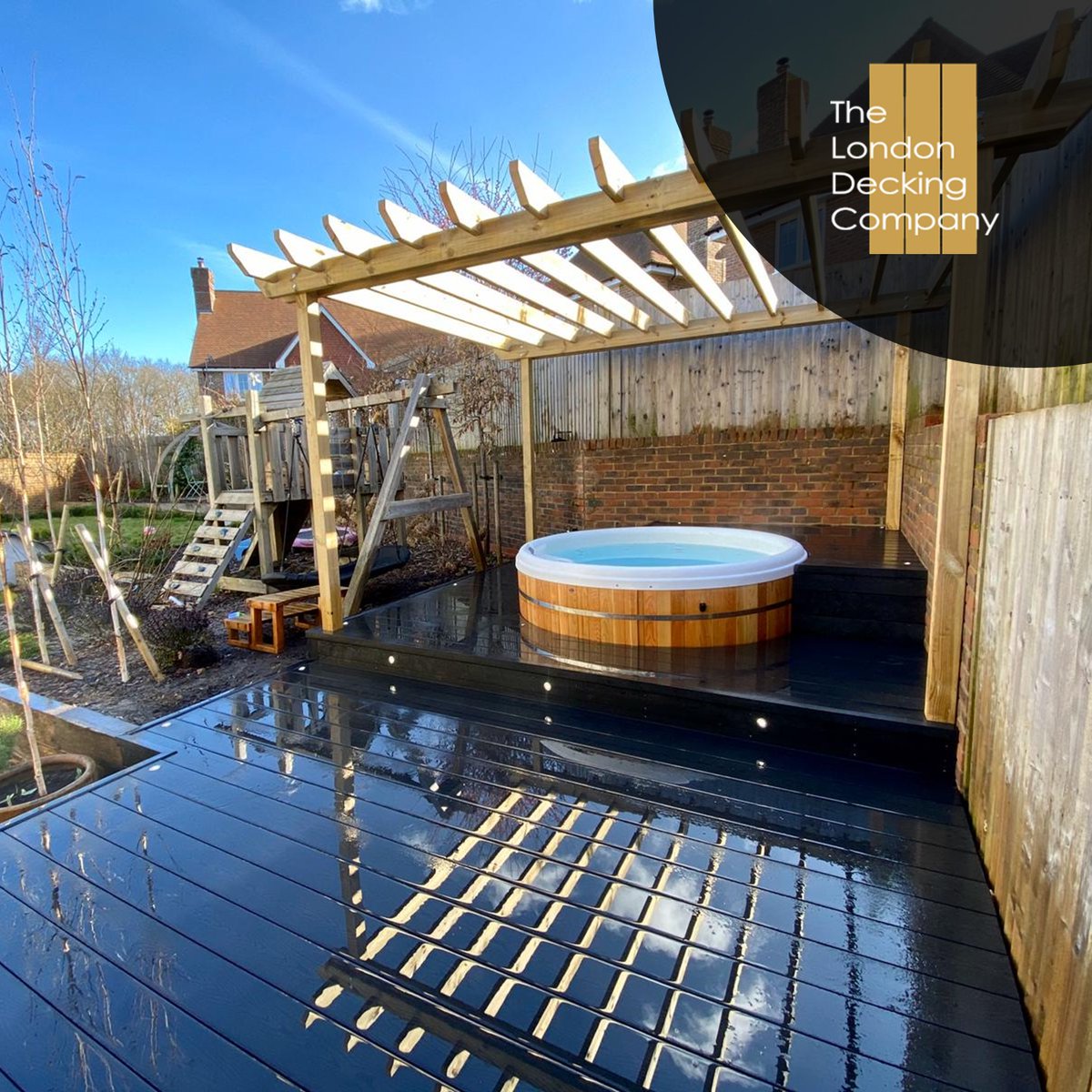 LondonDeckingCo's tweet image. We don't only install decking but also offer a design service. This project in East Grinstead involved the design and installation of a raised hot tub area with two pergolas!

ow.ly/DziX50CkUBR

#decking #gardendecking #deckingdesign