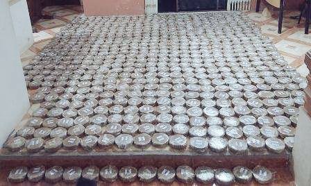 NaranjalT's tweet photo. #Nacional 
La #PoliciaNacional incautó 1 tonelada 59 kilos de droga que pretendía ser comercializada en el exterior, informó la Dirección Nacional de Investigación Antidrogas, quién también detuvo 10 toneladas 200 kilos de químicos sólidos que servirían para refinar el alcaloide. https://t.co/gDbLOaHW64