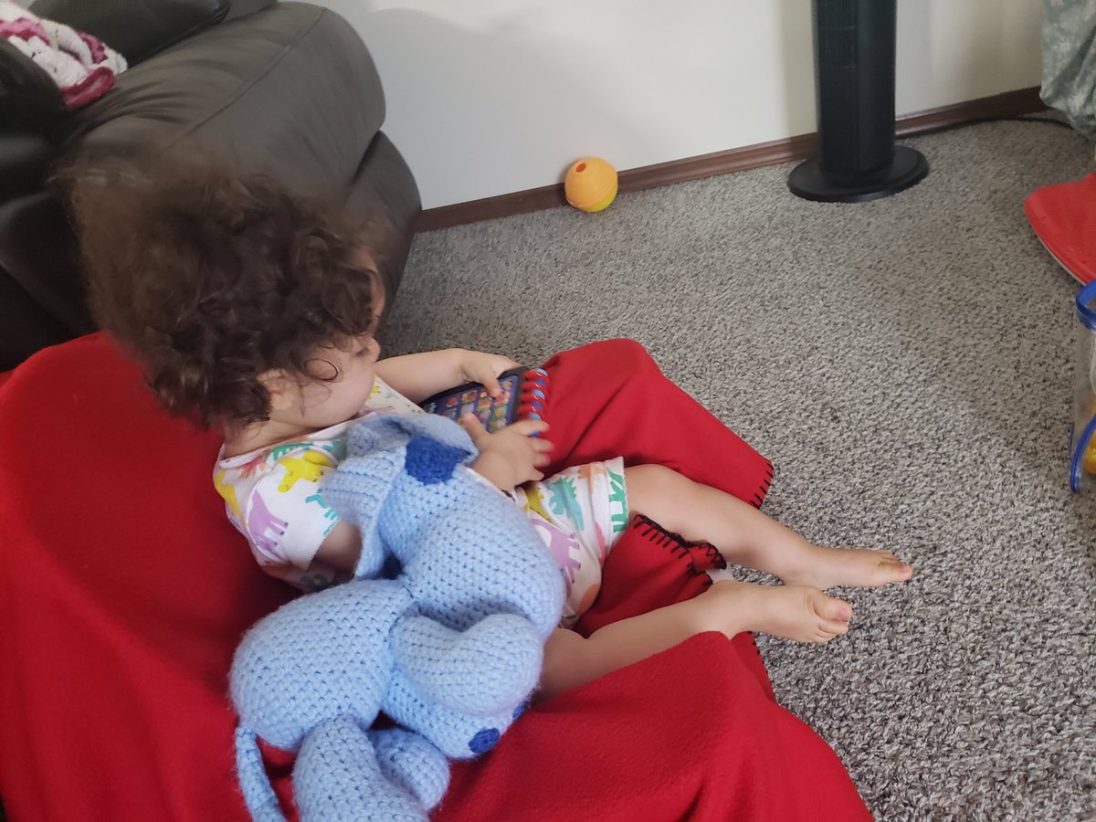 Artsy_Chef's tweet photo. Made #LDP her own #thinkingchair while she watches @nickjr #bluesclues #ArtsyChefisaDad https://t.co/5DmgJ6sfhq