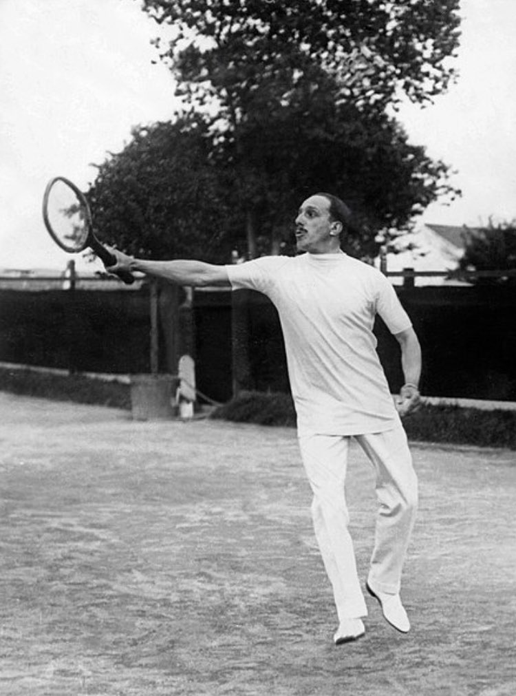 Al comienzo de su reinado, se le consideró como alguien moderno, siendo una palabra que usaba mucho para describirse, esto se circunscribe a la introducción de los deportes como el tenis o el polo y la utilización de coches.