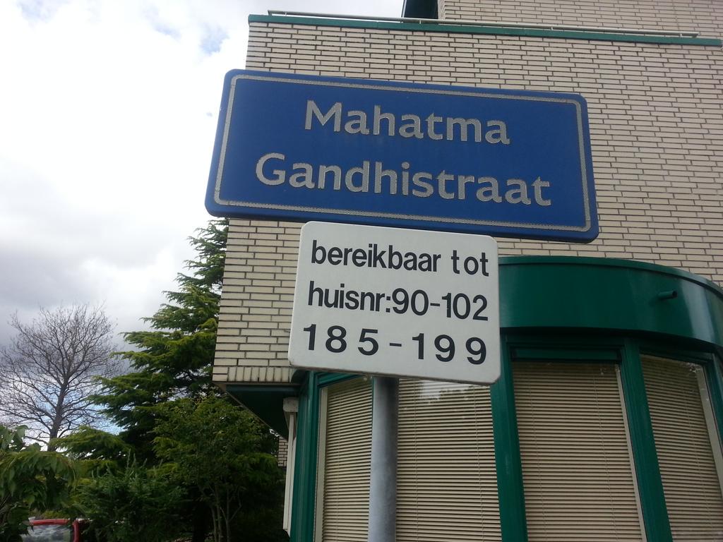 2/10There's a reason this Rotterdam Street is named Gandhistraat and not Nathustraat.