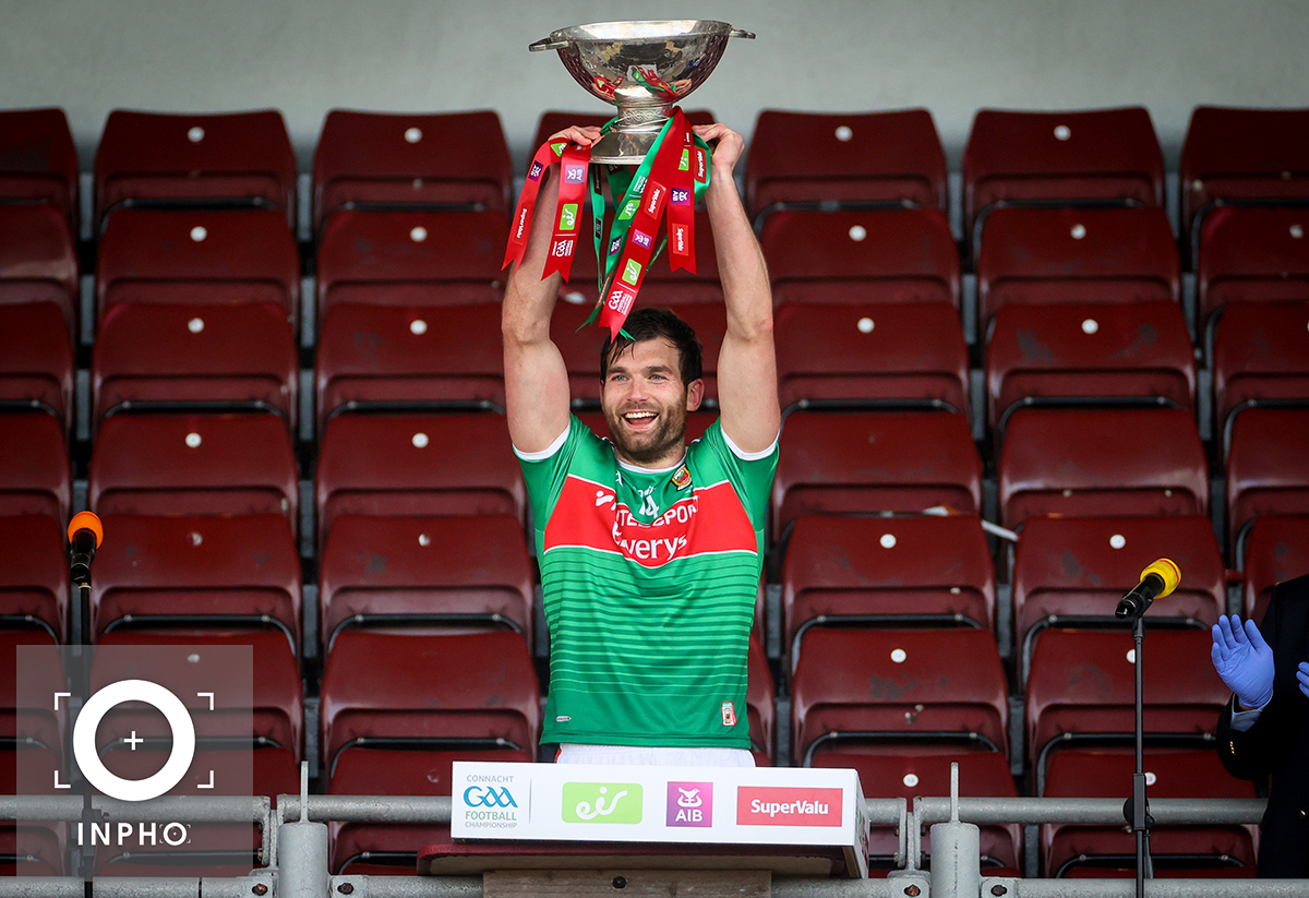 Inphosports's tweet photo. Congratulations to @MayoGAA on becoming @ConnachtGAA Senior Football Champions, as Aidan O'Shea lifts the Nestor Cup! 🟢🏆🔴

📸 @INPHOjames https://t.co/wjomM98eQr