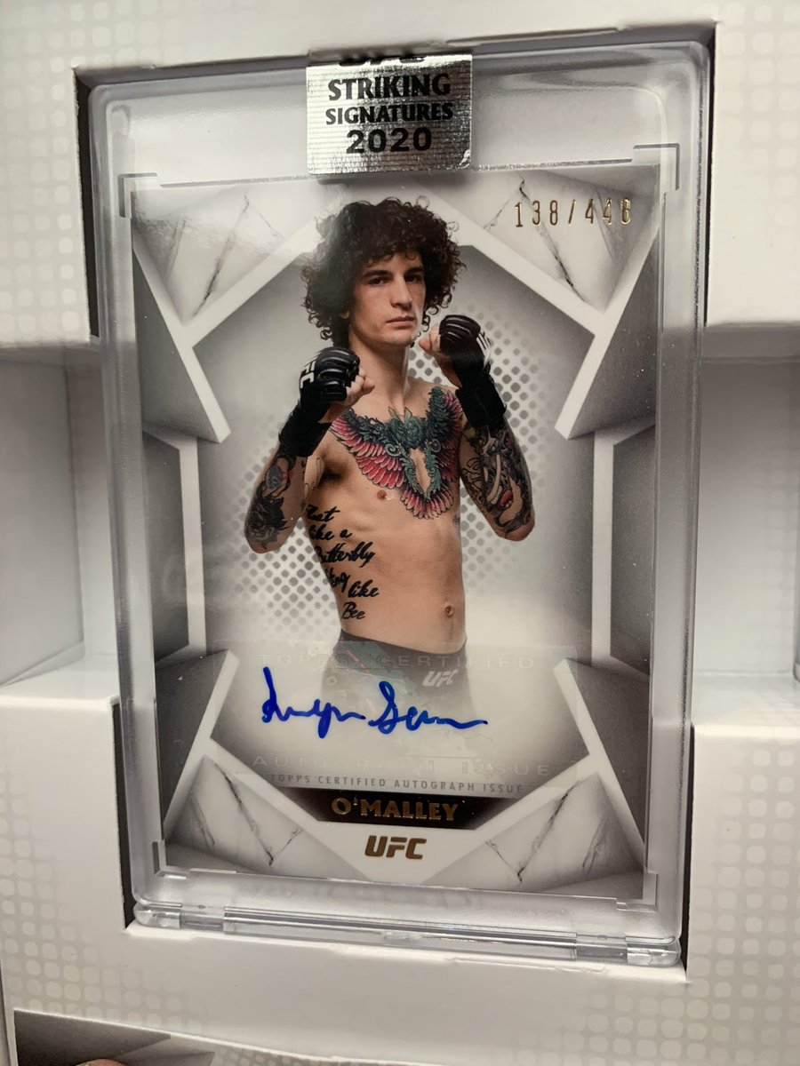 ch4lks's tweet photo. @SugaSeanMMA Buzzin with this pull on the new @ufc @Topps signature cards!!! https://t.co/wPcQZs5jyH