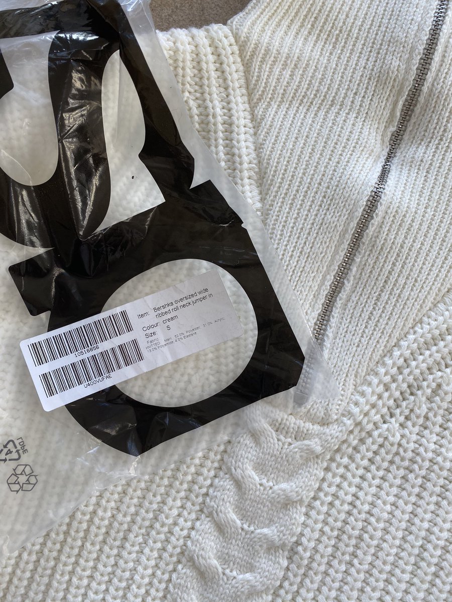 EmBackhouse98's tweet photo. @ASOS_HeretoHelp I’ve been sent the wrong item in my order! It’s not the Bershka jumper I’d ordered!! https://t.co/Fh9YNN01cm