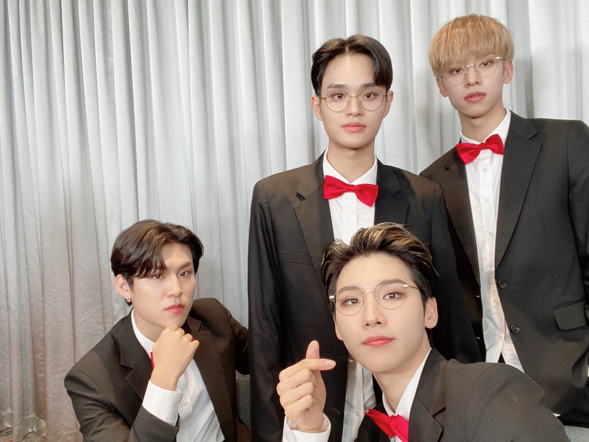 AB6IX's tweet photo. [ONLY❤️ONLINE]
내 이름은 예삐, 탐정이죠. 탐정식스와 함께한 영상 통화 팬사인회 😊 ABNEW에게 즐거운 기억으로 남길 바라요 💙💜

#AB6IX #SALUTE #에이비식스 #전웅 #김동현 #박우진 #이대휘 #브랜뉴뮤직 #BRANDNEWMUSIC https://t.co/ykTJnnPlKU