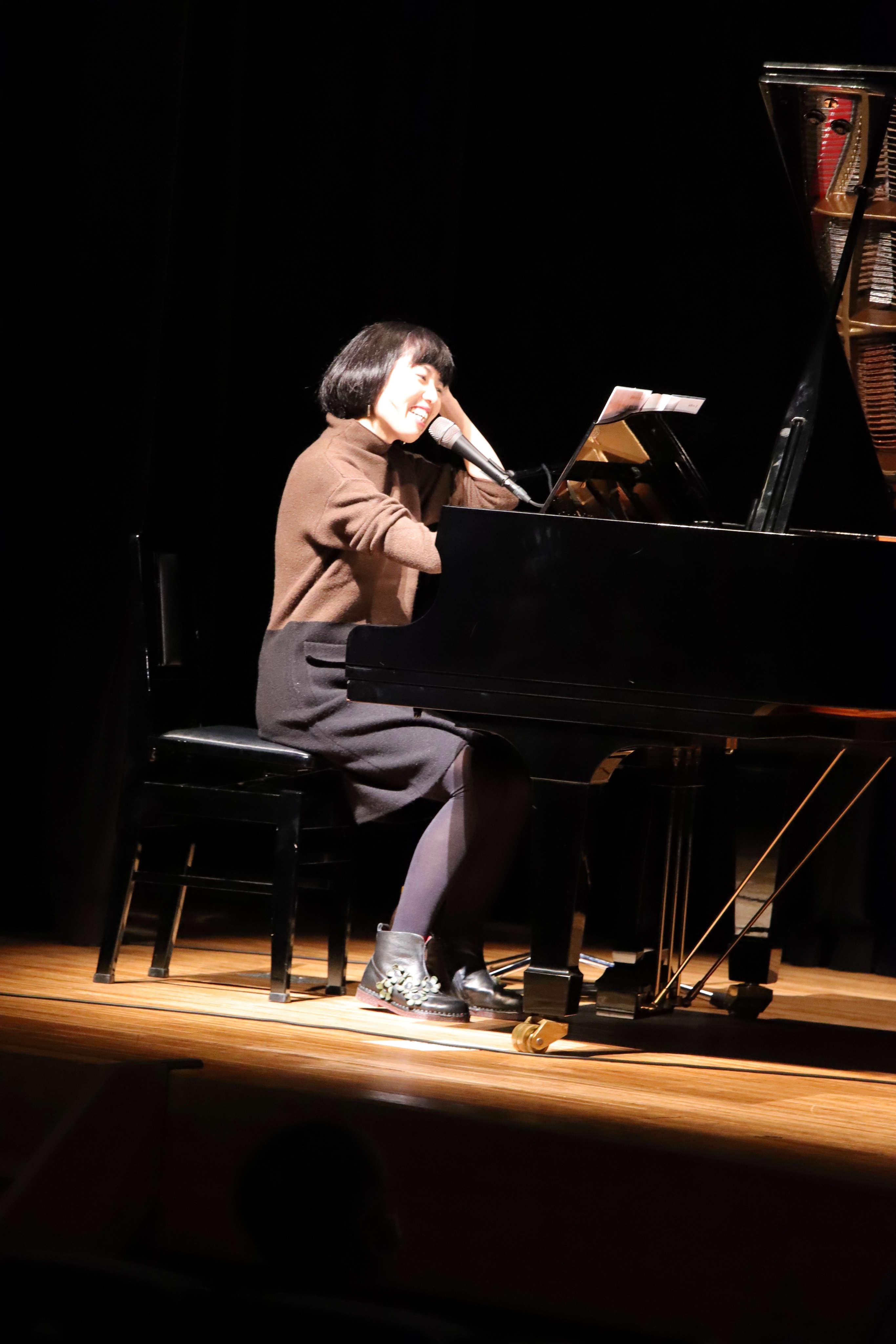 アキヨシ 名もない花たちの 晩秋チャリティーコンサート 今年初の 幹miki さん弾き語りライブ Soil がんばるあなたへ応援ソング ハレル夜 仙台ゆりが丘マリアージュアンヴィラcmソング ともに歩こう 宮城 復興マラソン18 応援ソング 光