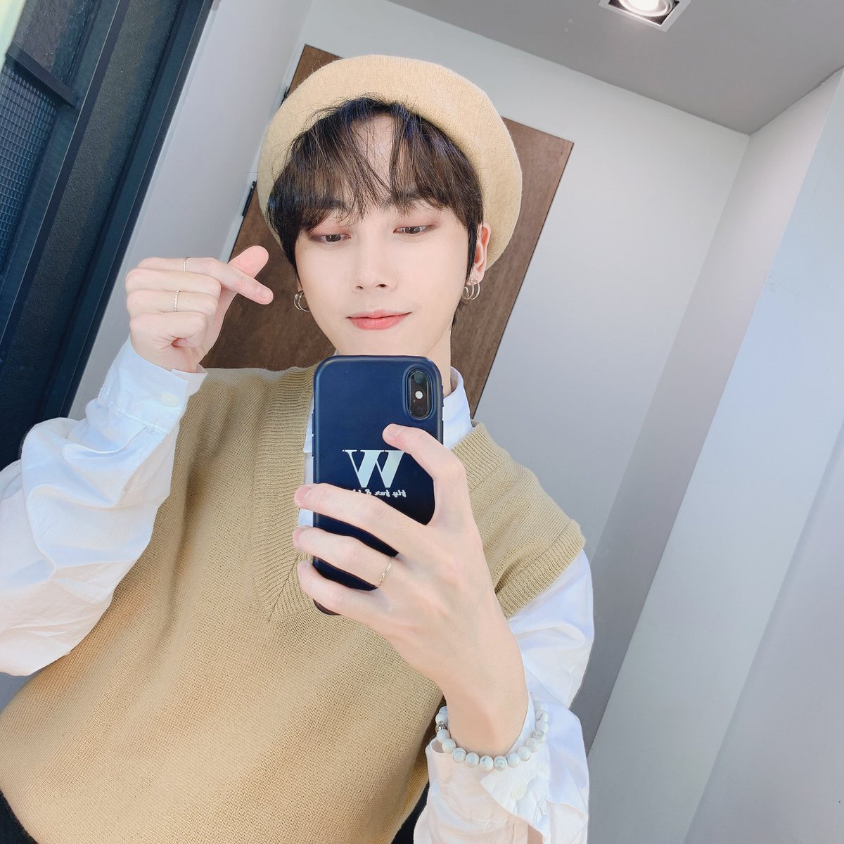 MYst_member's tweet photo. [#우진] 
요즘 거울샷이 그렇게 좋드라구요👍🏻
왠지 그나마 잘생겨 보이는 너낌쓰✨
다들 밥은 먹었나여?? 난 뭐먹징🤔

メニューをおすすめ💜

Please recommend a menu.💜

菜单推荐💜

#MYst #마이스트 #Woojin https://t.co/oPIKAJTYFZ