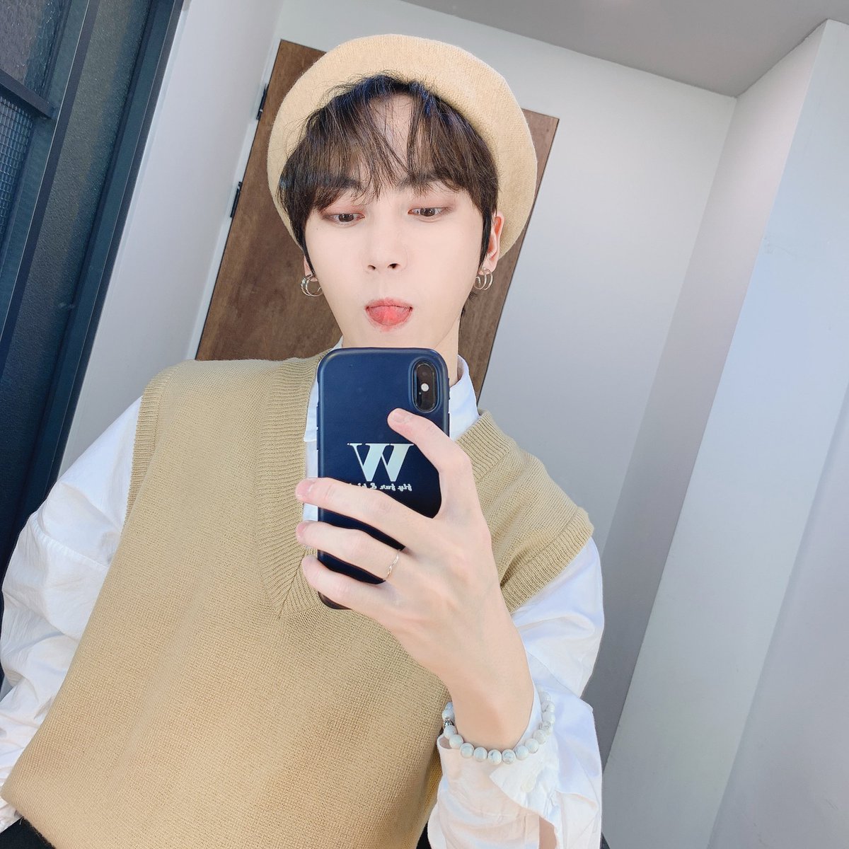 MYst_member's tweet photo. [#우진] 
요즘 거울샷이 그렇게 좋드라구요👍🏻
왠지 그나마 잘생겨 보이는 너낌쓰✨
다들 밥은 먹었나여?? 난 뭐먹징🤔

メニューをおすすめ💜

Please recommend a menu.💜

菜单推荐💜

#MYst #마이스트 #Woojin https://t.co/oPIKAJTYFZ