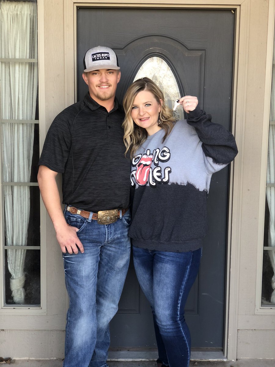 LandynmJenkins's tweet photo. We are HOMEOWNERS! So blessed to do life with my best friend 💕 https://t.co/ZYn12uqVZR