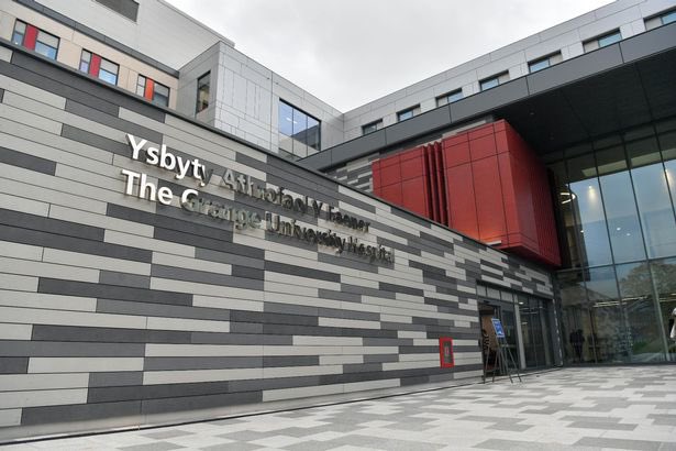 Today the <a href="/WelshAmbulance/">Welsh Ambulance</a> transfer the first <a href="/AneurinBevanUHB/">Aneurin Bevan University Health Board</a> patients into the #GrangeUniHospital Thanks to everyone who has been part of developing and delivering the new dedicated inter hospital transfer service. <a href="/ClinicalFutures/">ClinicalFuturesGwent</a> 🚑🏥